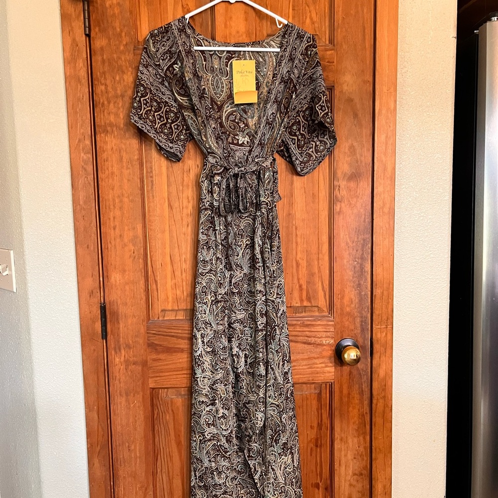 Dolce Vita Black and White Maxi Wrap Dress with Puff Sleeves and V-nec